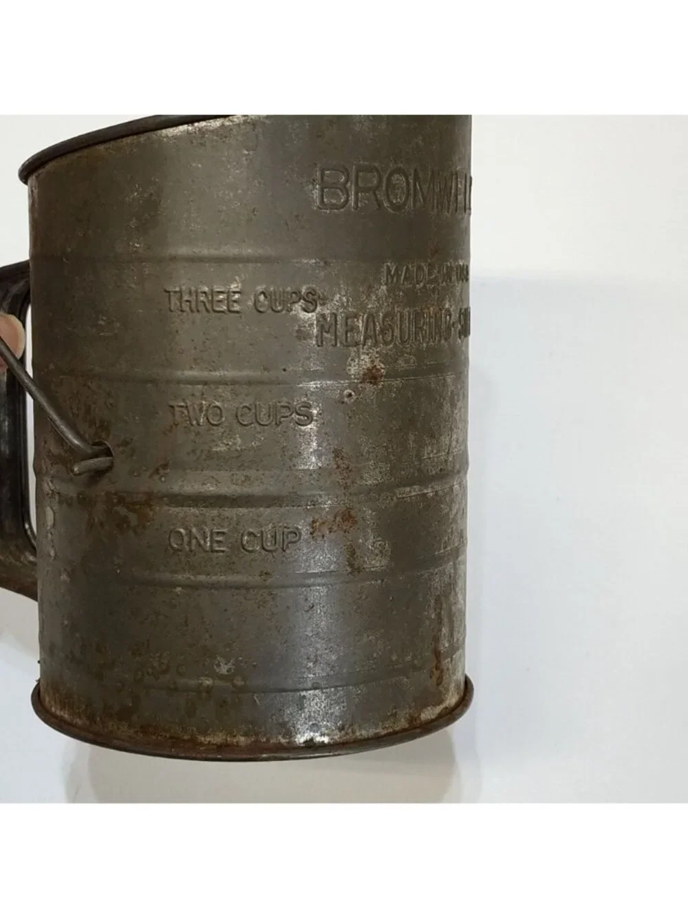 Bromwell's Vintage 3-Cup Metal Measuring Flour Sifter w/ Handle USA Grannycore